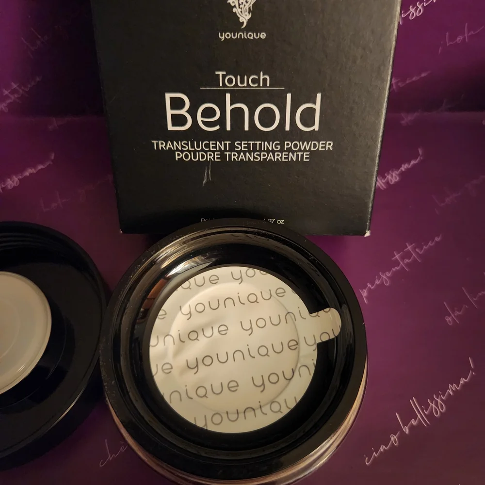 Younique Touch Behold Translucent Setting Powder - Black Case
